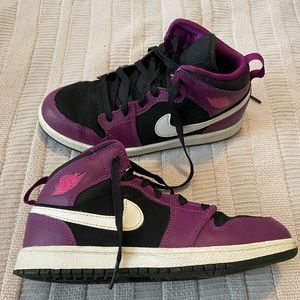 Girl’s Retro Air Jordan 1 Purple/Black Size US 3Y